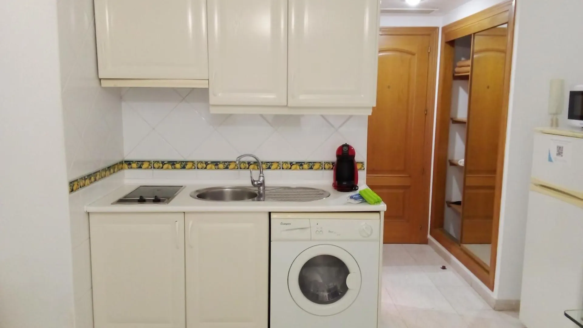 Coqueto Estudio En Calle Vela Benalmadena 0*,  Spain